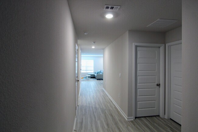 Building Photo - 440 Scarborough St