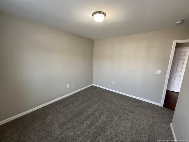 Building Photo - 52 Noble Ct