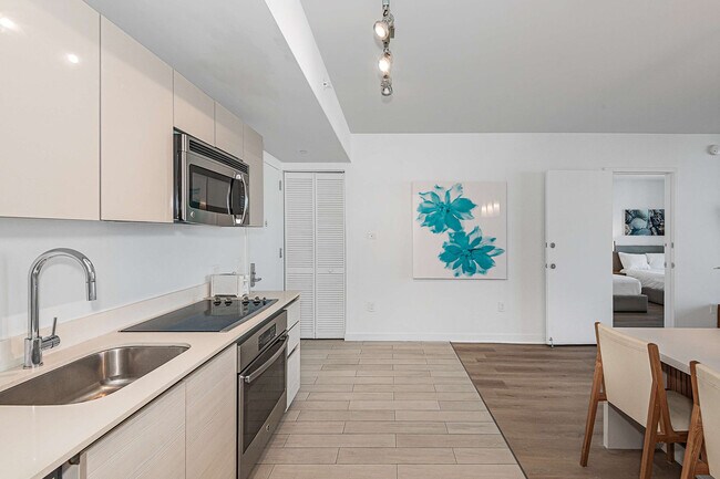 Building Photo - 2602 E Hallandale Beach Blvd