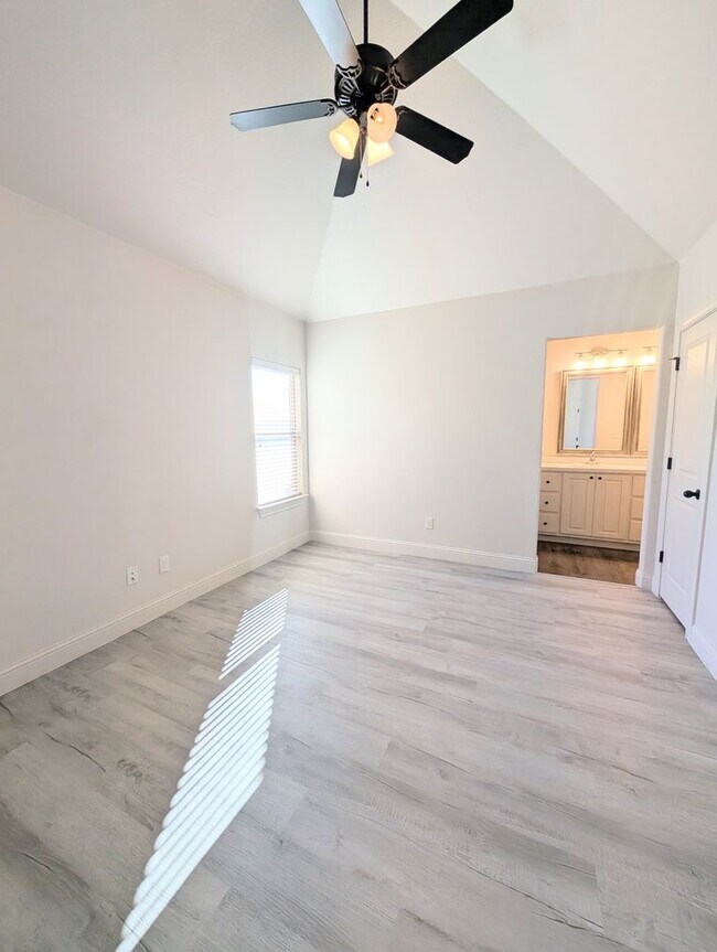 Building Photo - 2505 111th St