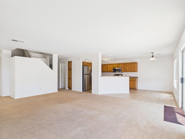 Building Photo - Spacious Heartland Ranch Beauty