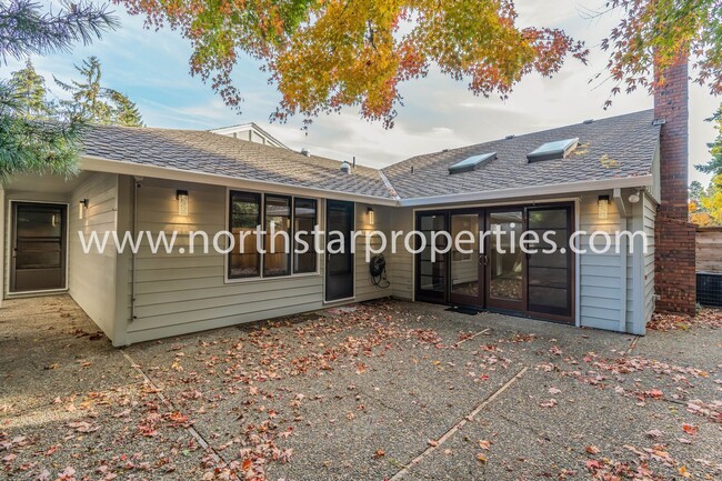 Building Photo - Charming One Level Lake Oswego