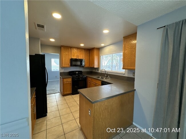 Building Photo - 2538 Wolverton Ave