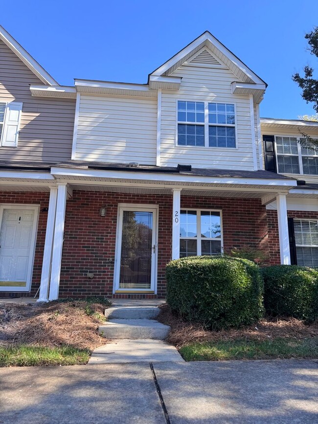 Building Photo - Wonderful 2BR 2.5BA Townhome with All Appl...
