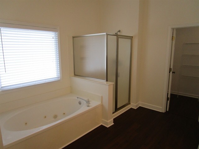 Building Photo - 3188 Creek Trace W
