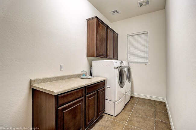 Building Photo - 3163 E Los Altos Ct