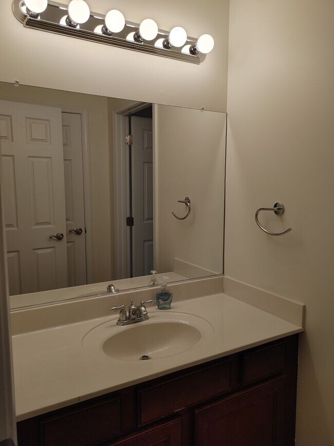 Building Photo - West Knoxville 37909 - Beautiful & newly remodeled with 4 bedroom, 3.5 baths - Call Sharon Arnwin...