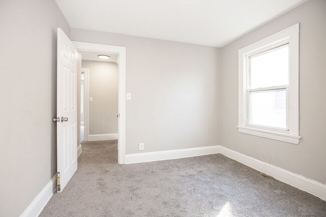 Building Photo - 3 BED 1 BATH BEAUTIFUL SINGLE HOME!