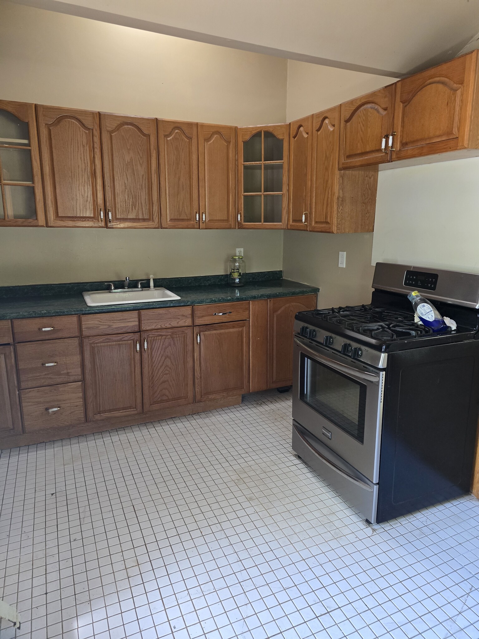 Kitchen - 33 Maple Trl