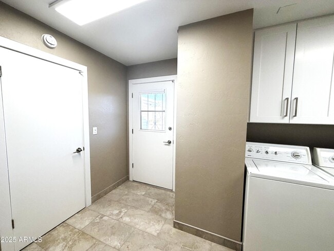 Building Photo - 14801 N Agua Fria Dr