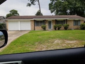 Building Photo - 1932 W Decker Ave