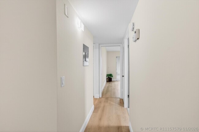 Building Photo - 826 Normandy R