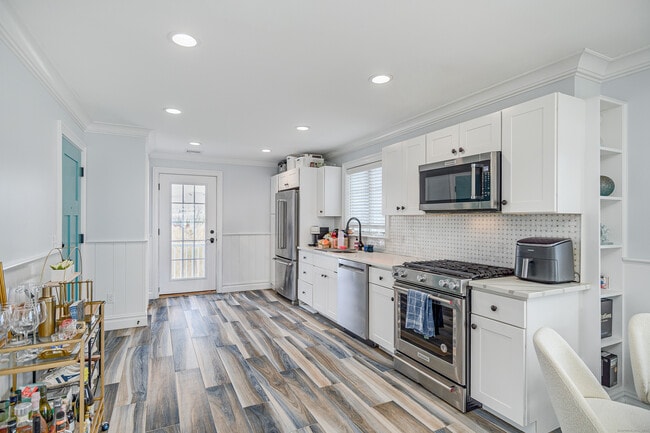 Building Photo - 1140 Fairfield Beach Rd