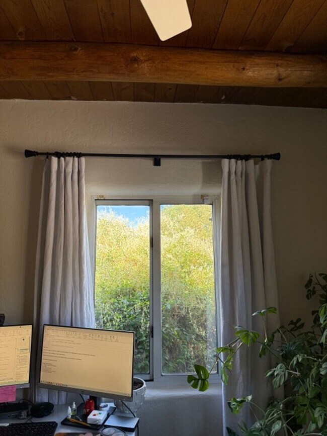 Building Photo - Renovated Santa Fe Home!!