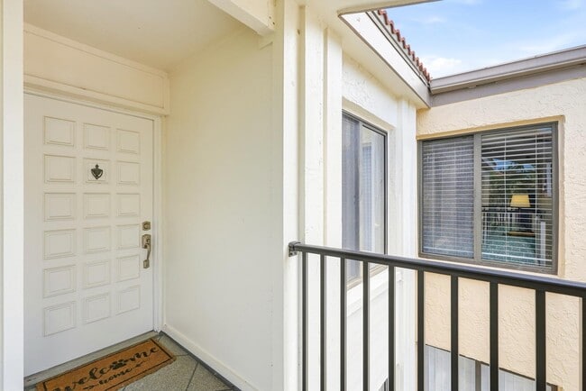 Building Photo - 6105 Palma Del Mar Blvd S