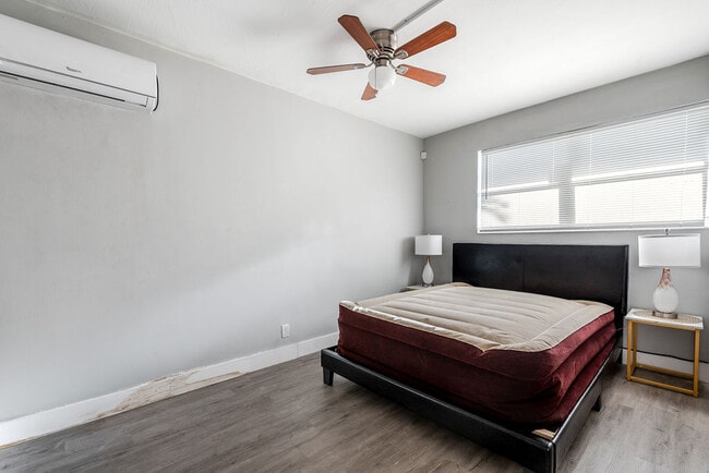 Building Photo - 1826 Sherman St