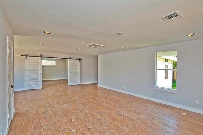 Building Photo - 1700 Durham Dr