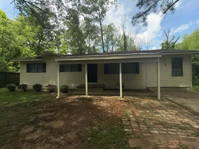 Primary Photo - 2615 Hillside Dr