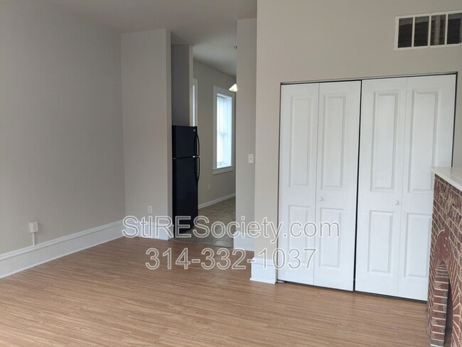 Building Photo - 229 Steins St