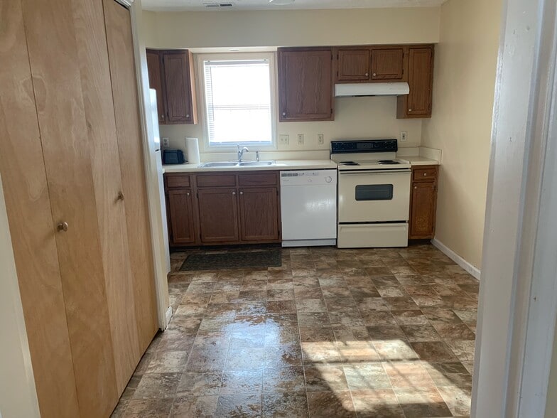 Primary Photo - 4864 National Rd