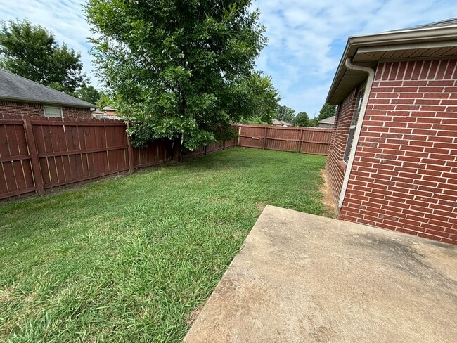 Building Photo - Clabber Creek Subdivision!! Worry Free Law...