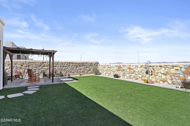 Building Photo - 2332 Tierra Delmonte Dr