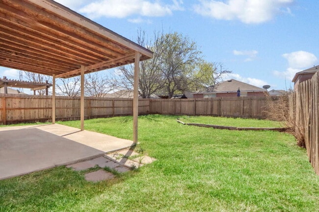 Building Photo - "Spacious 4-Bed, 3-Bath Retreat with Solar Panels!"