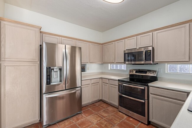 Building Photo - Mountainside Home, Gated Community
