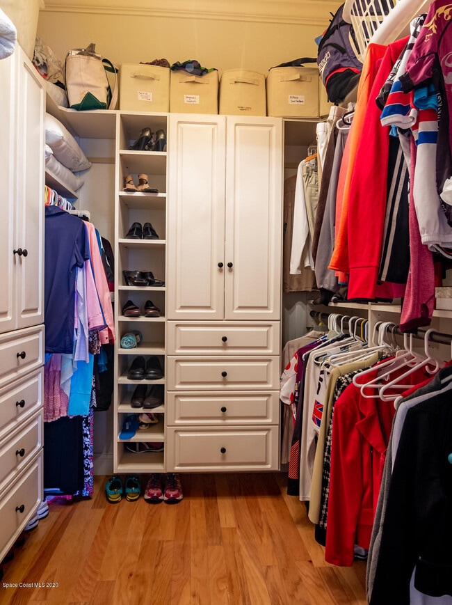 Building Photo - 4070 Alamanda Key Dr