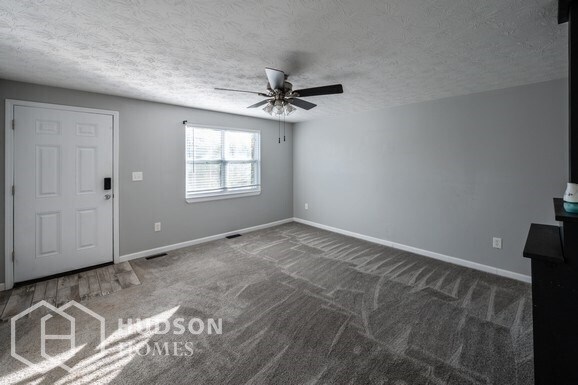 Building Photo - AVAILABLE NOW! - 2262 ROXANNA DR, CINCINNA...