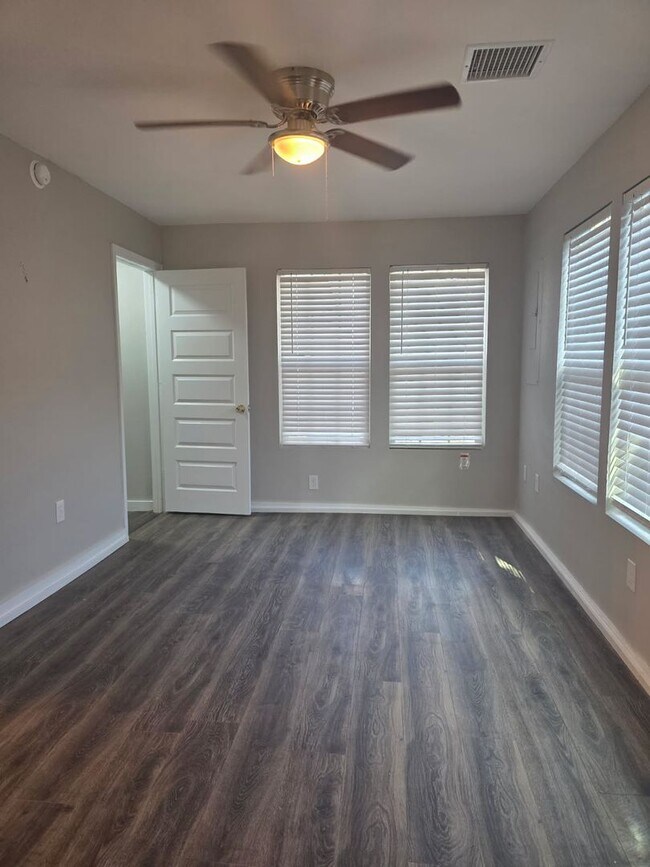 Building Photo - Step into this updated 4-bedroom, 2-bath home ideally situated in the heart of Sand Springs.