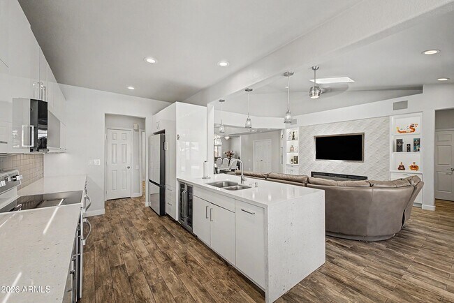 Building Photo - 6217 W Monona Dr