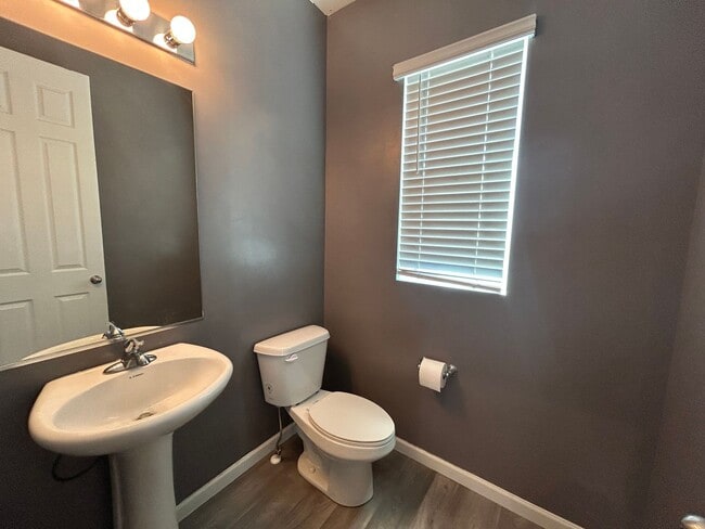 Building Photo - 3 Bedroom 2 Bathroom Townhouse in Payson, Utah!