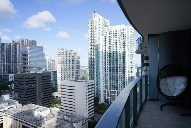 Building Photo - 1000 Brickell Plaza