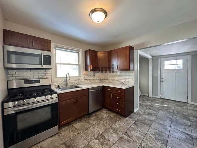 Building Photo - 13340 Fir St