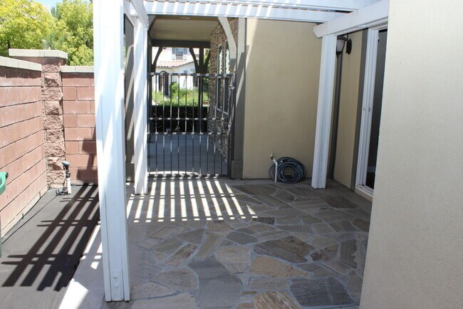 Building Photo - Coming Soon! Stunning 3 level 3/2.5 home l...