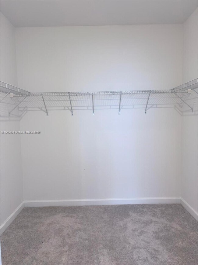 Building Photo - 2490 SE 29th St