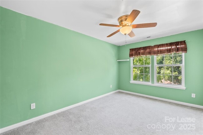 Building Photo - 709 Prospect Lane