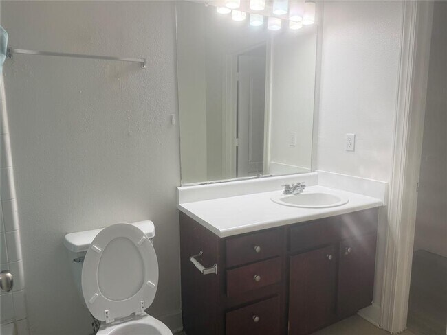 Building Photo - 1901 Crossing Pl