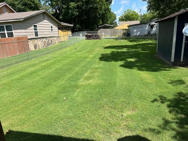 Building Photo - Comfort and Convenience : 3 Bedroom 2 Bath...