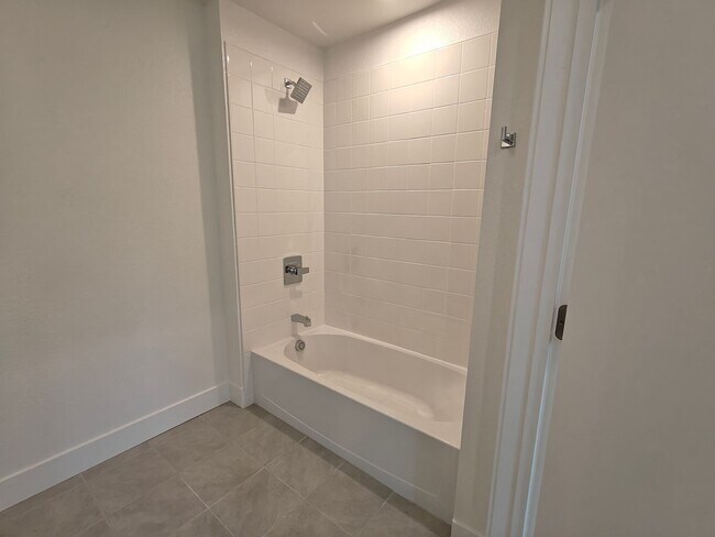 Building Photo - 259 Montague Expy