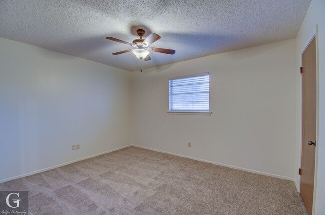 Building Photo - $500 Off 1st Month Special