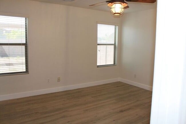 Building Photo - Adorable 3 Bedroom in Pecan Creek South