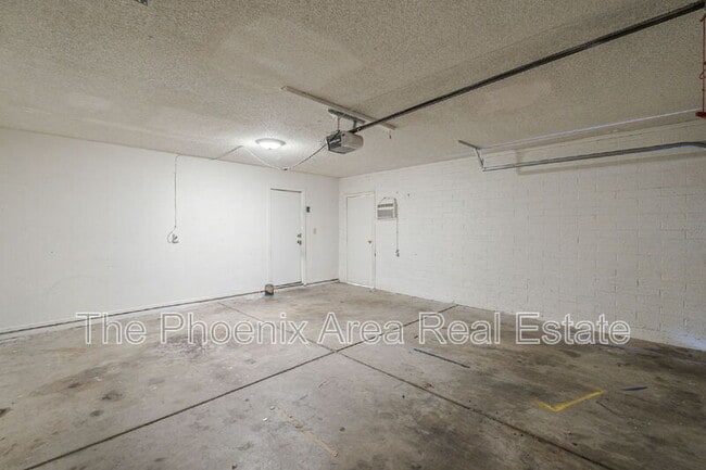 Building Photo - 1556 W Peralta Ave