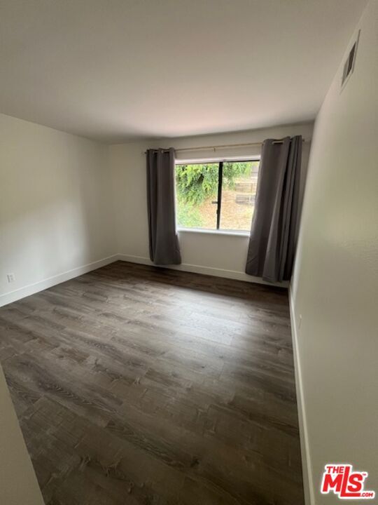 Building Photo - 1163 S Crofter Dr