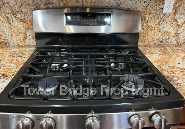 Building Photo - 3057 Village Park Dr