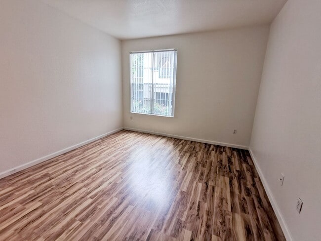 Building Photo - Open and bright 2 bedroom, 2 bath condo in Carmel Valley