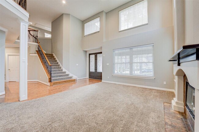 Building Photo - 18 Candle Pine Pl