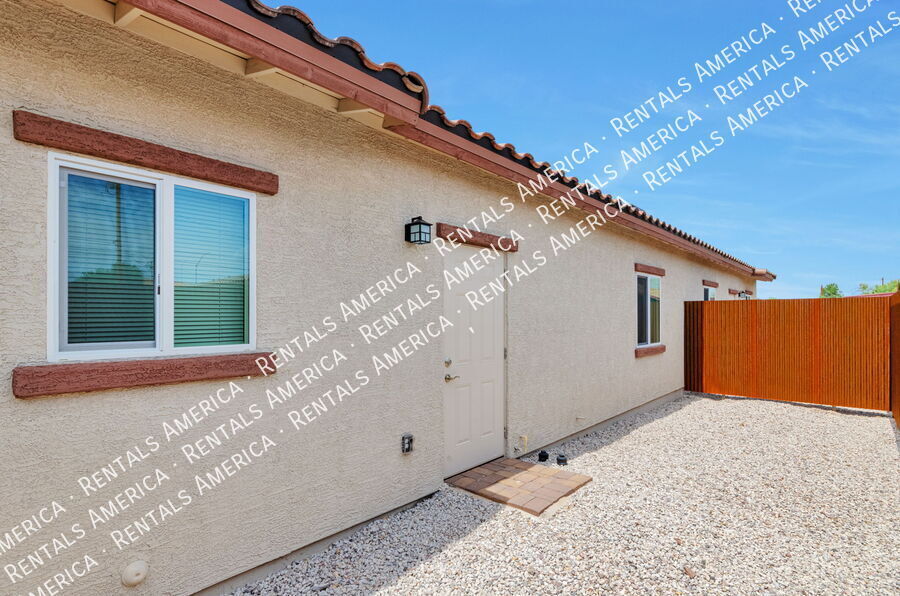 Building Photo - 3727 N Stone Ave