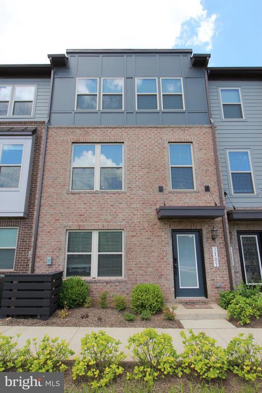 Building Photo - 2107 Acadia Rd